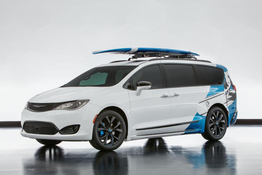  Chrysler Pacifica Cadence 2016 года  (фото 1 из 3)